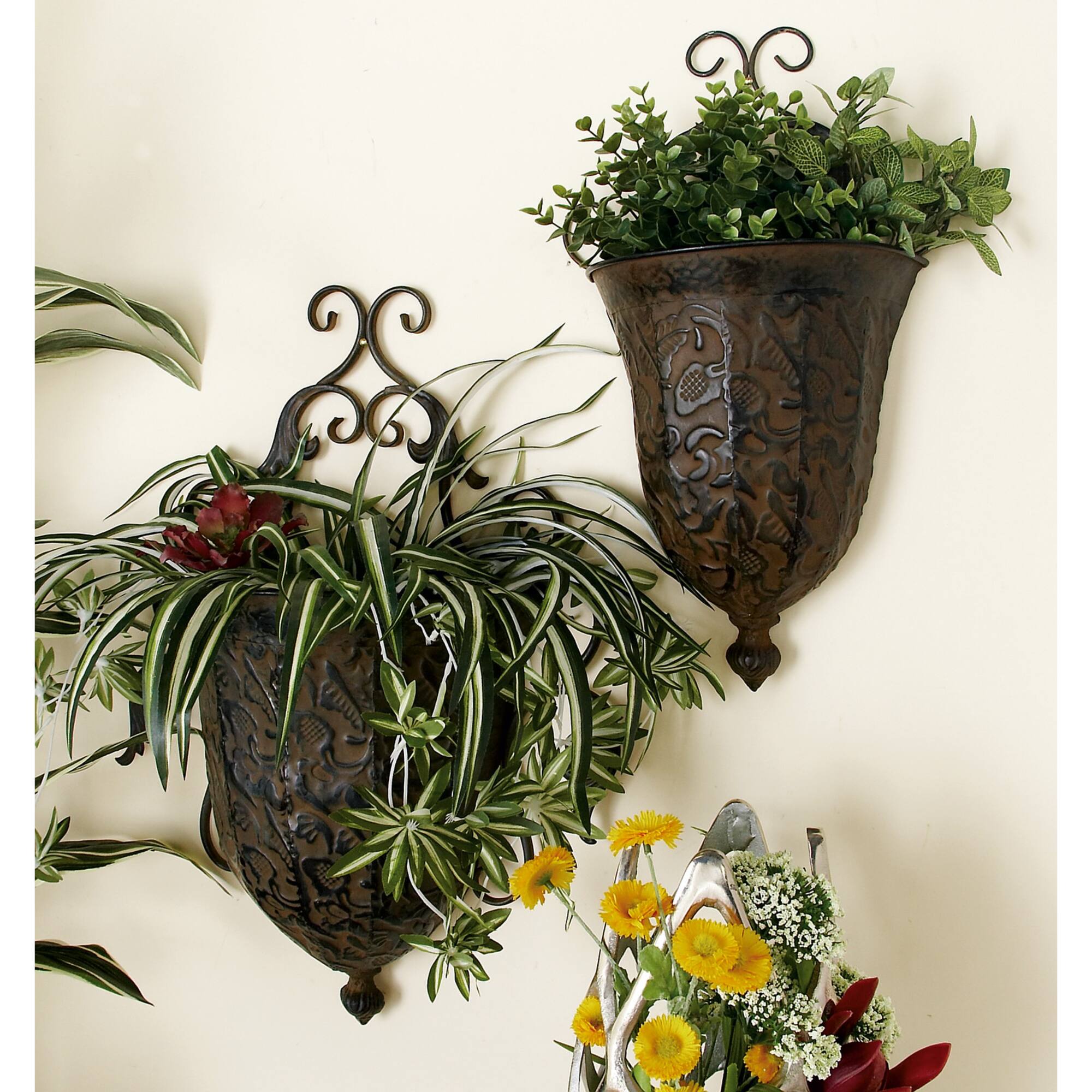 Brown Metal Traditional Planter Set